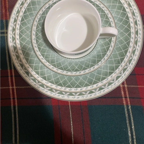 Fitz & Floyd GARDEN GREENS 4 Piece place setting Criss Cross Pattern - Picture 1 of 11